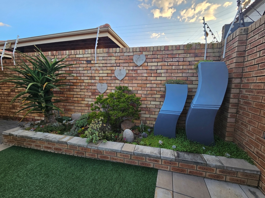 2 Bedroom Property for Sale in Flamwood North West